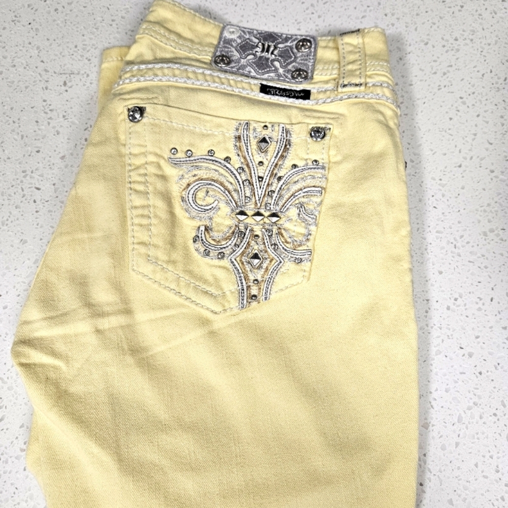 Miss Me Jeans Yellow Capri Women's Jeans with Embellished Pocket Size 29